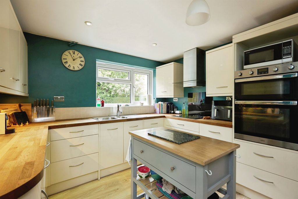 Property photo 3 of 17