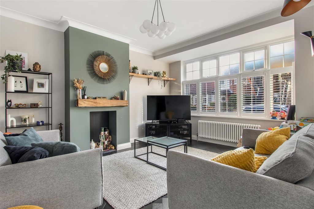 Property photo 2 of 28