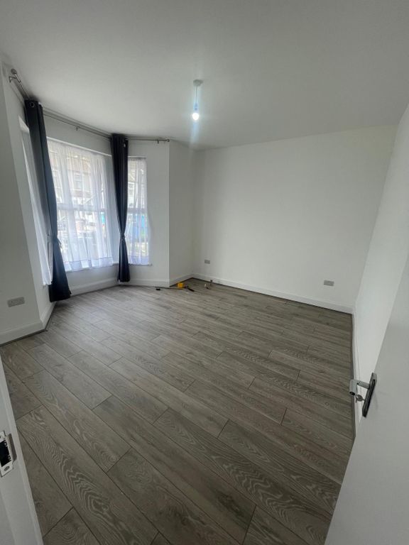 Property photo 2 of 7 1