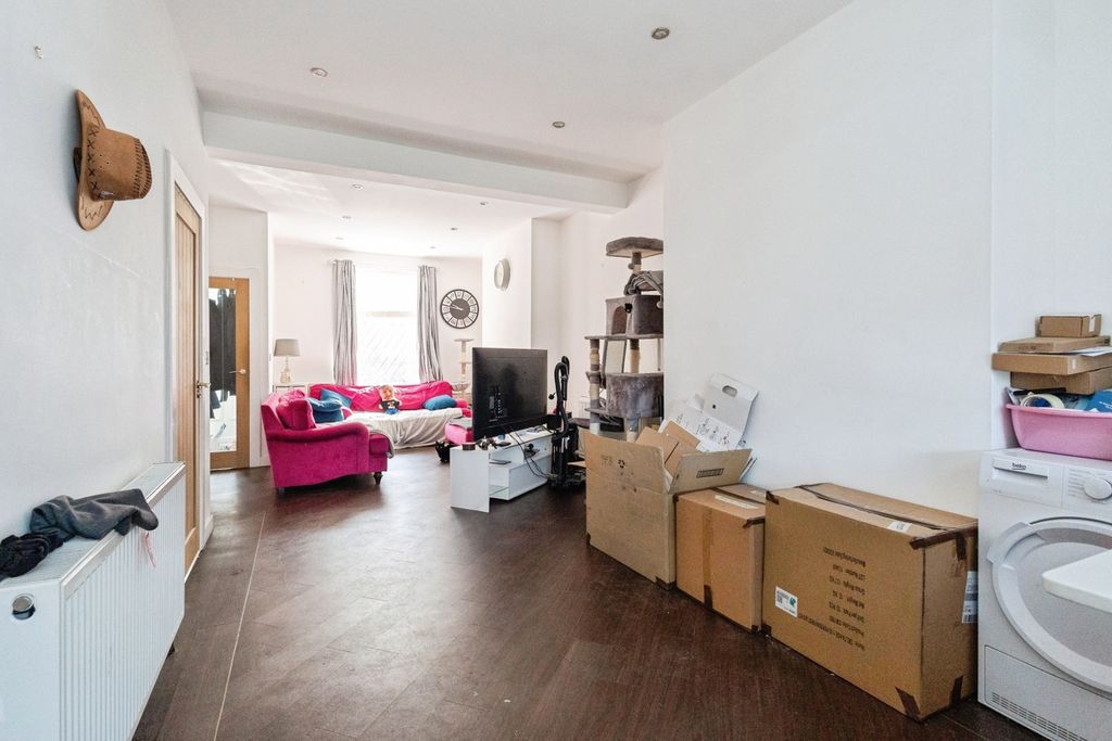 Property photo 3 of 17 Photo