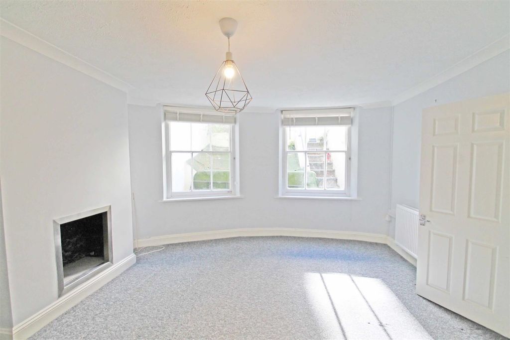 Property photo 2 of 11 Reception