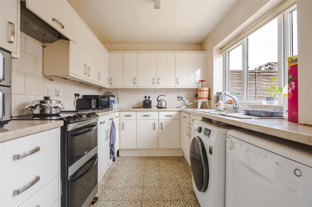 Property photo 2 of 14 Kitchen