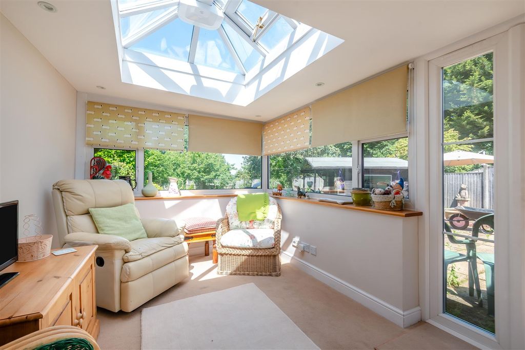 Property photo 3 of 16 Family Room/Sun Room