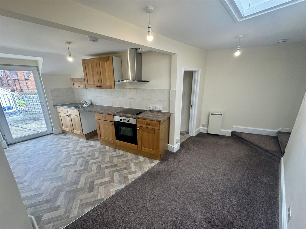 Property photo 2 of 12 Kitchen / Diner