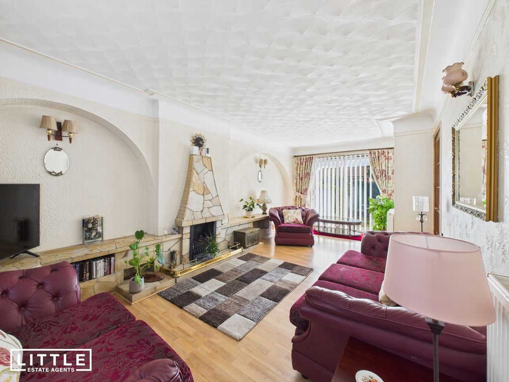 Property photo 2 of 17 Photo 1