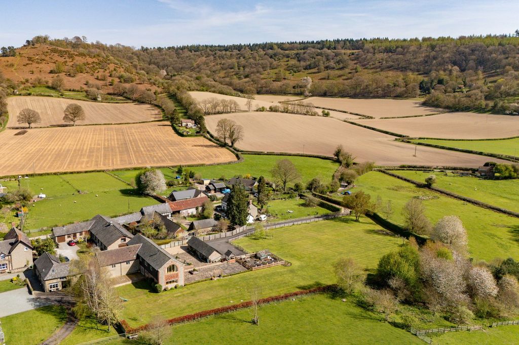 Property photo 2 of 30