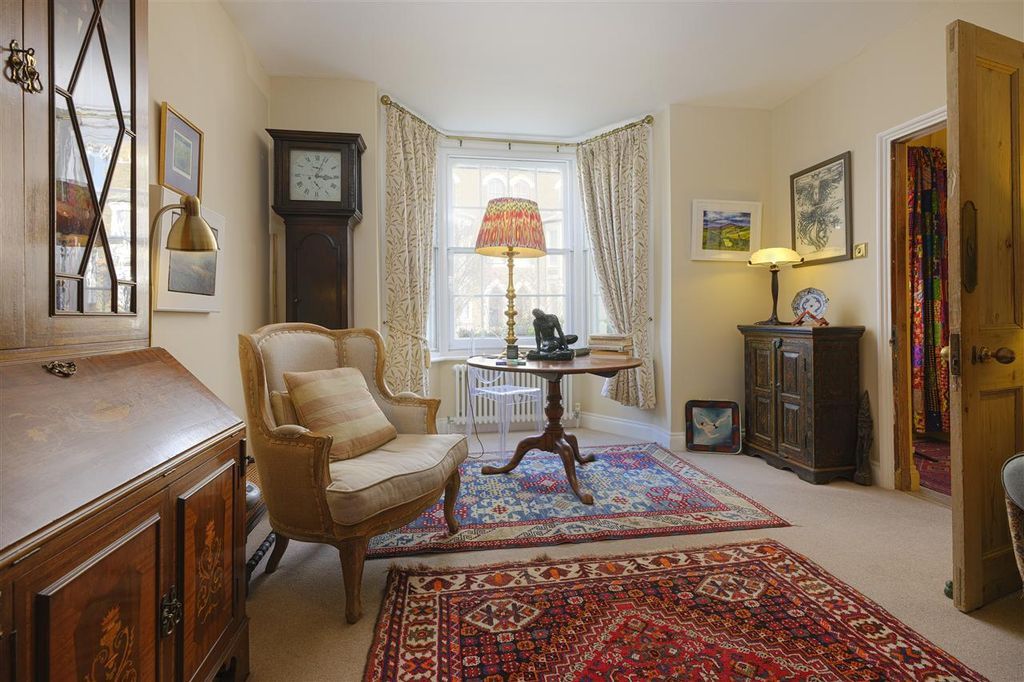 Property photo 3 of 31