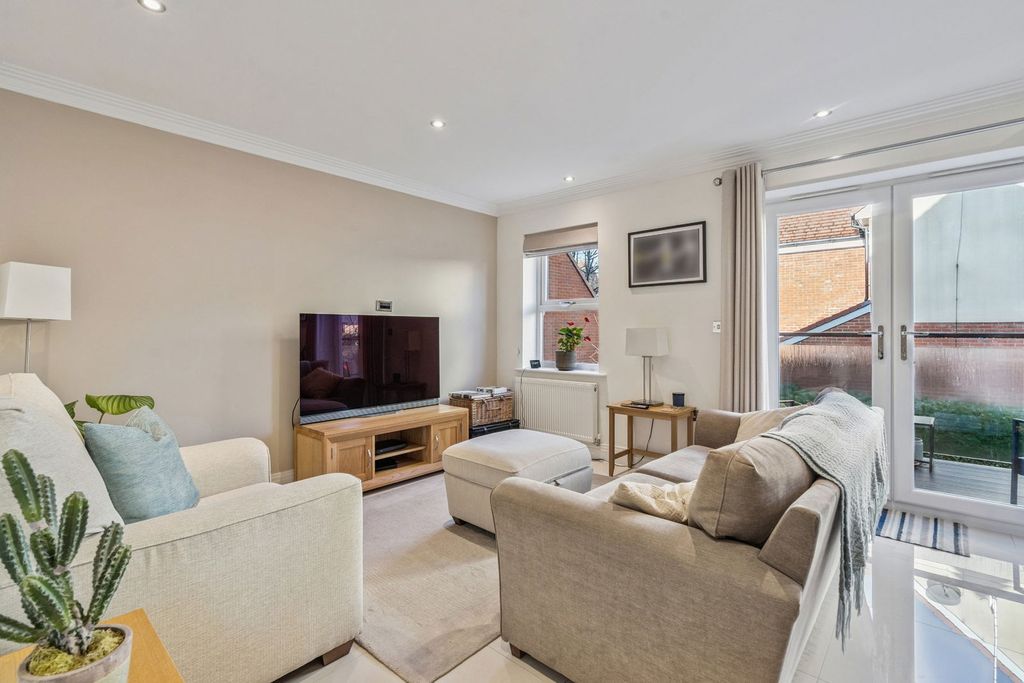 Property photo 3 of 28