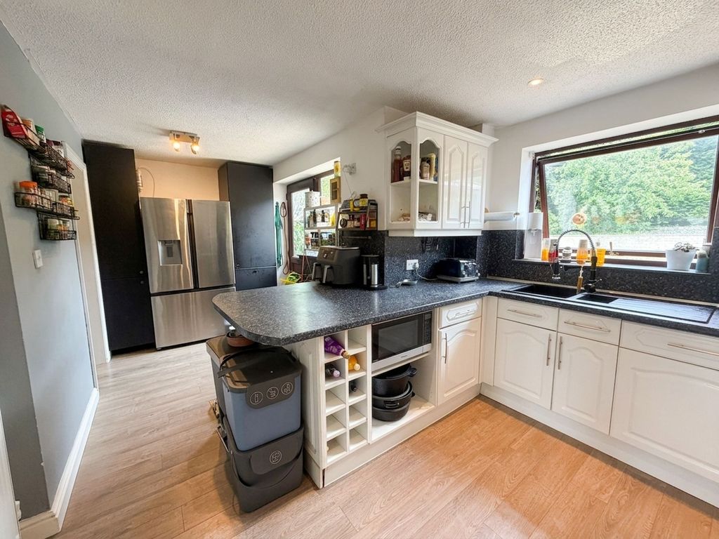 Property photo 3 of 15 Kitchen