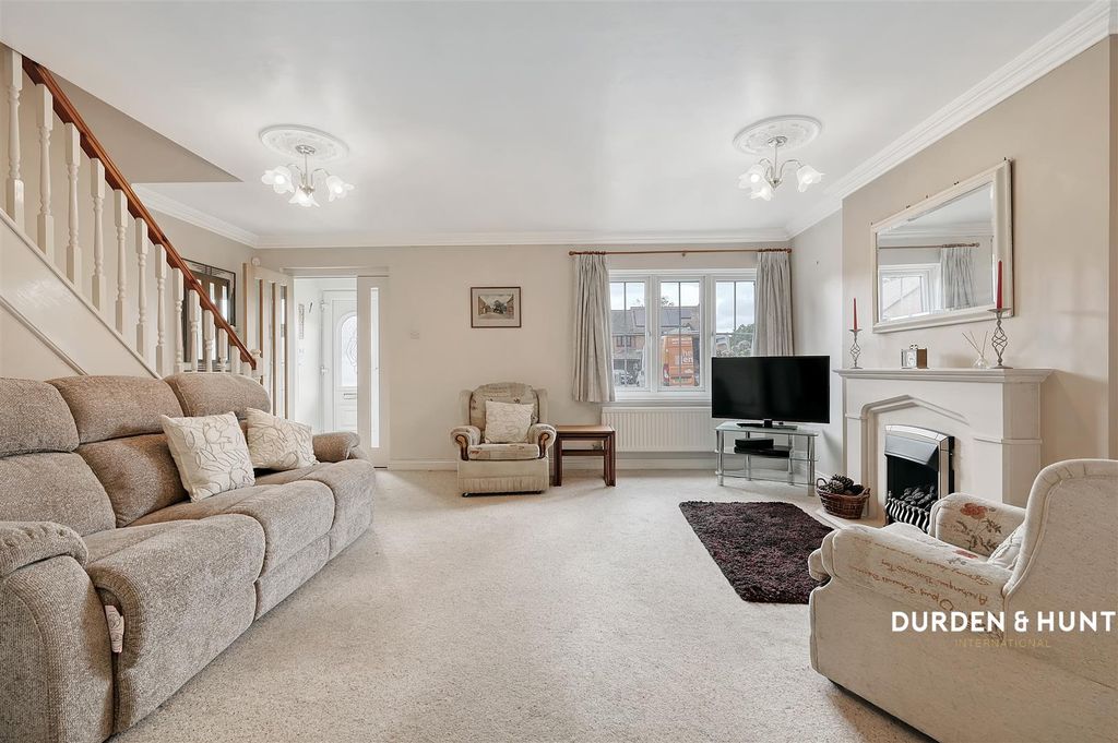Property photo 3 of 26 Hyland Close