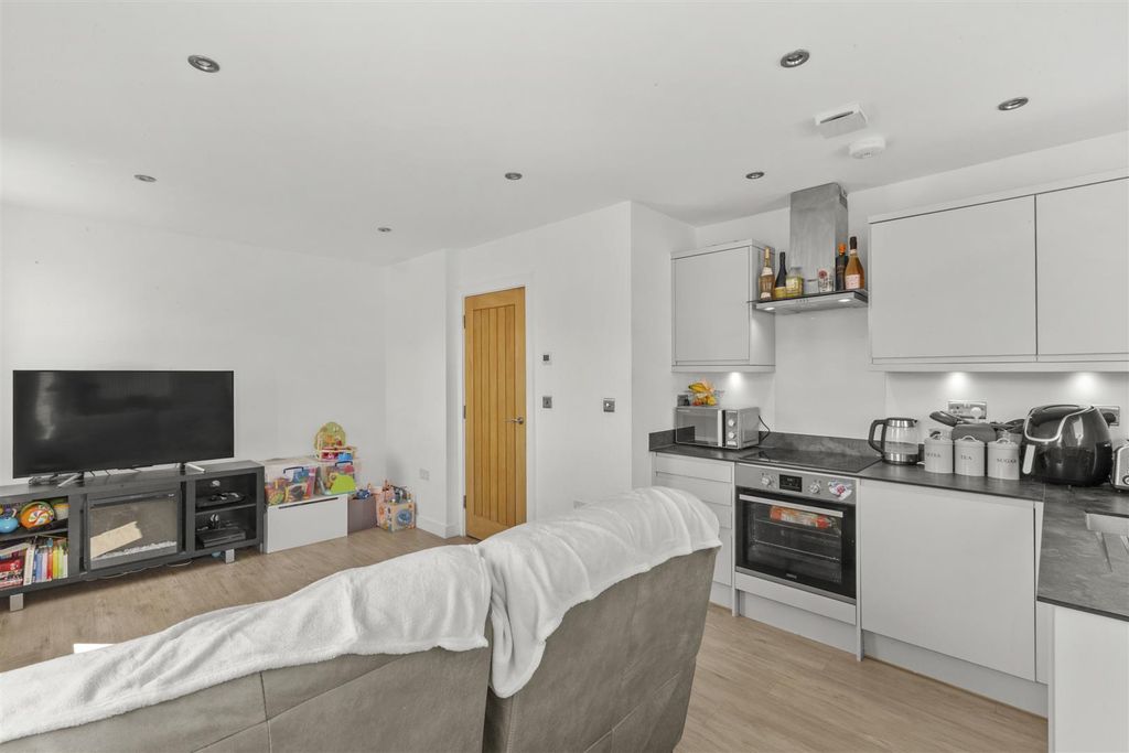 Property photo 3 of 9 Tempus Court, Bellfield Rd-4.Jpg