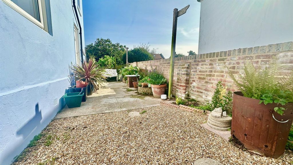 Property photo 2 of 30