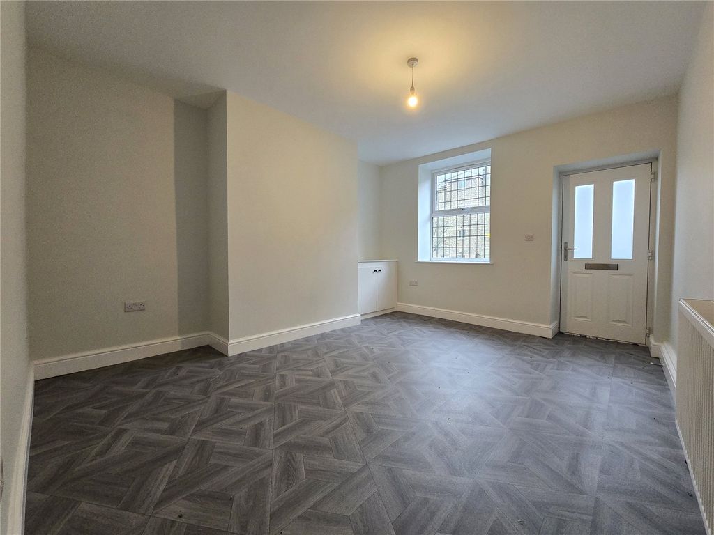 Property photo 2 of 14 Lounge