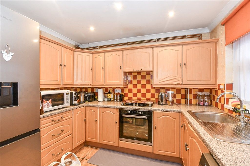 Property photo 3 of 9 Kitchen