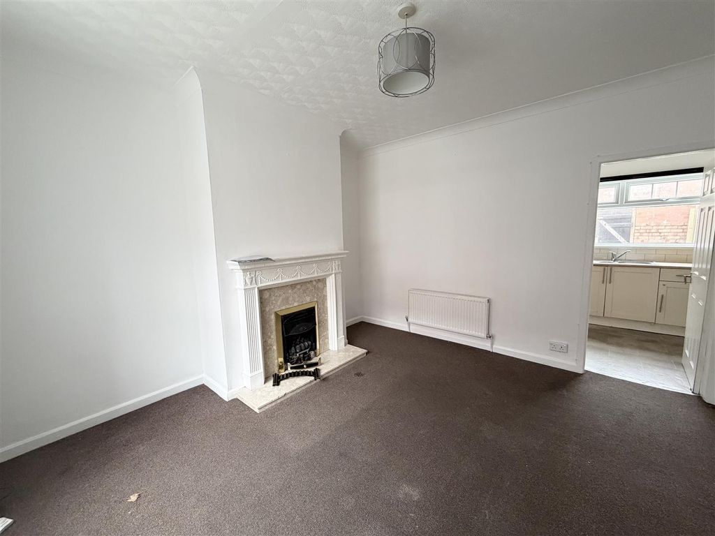 Property photo 2 of 8 Lounge