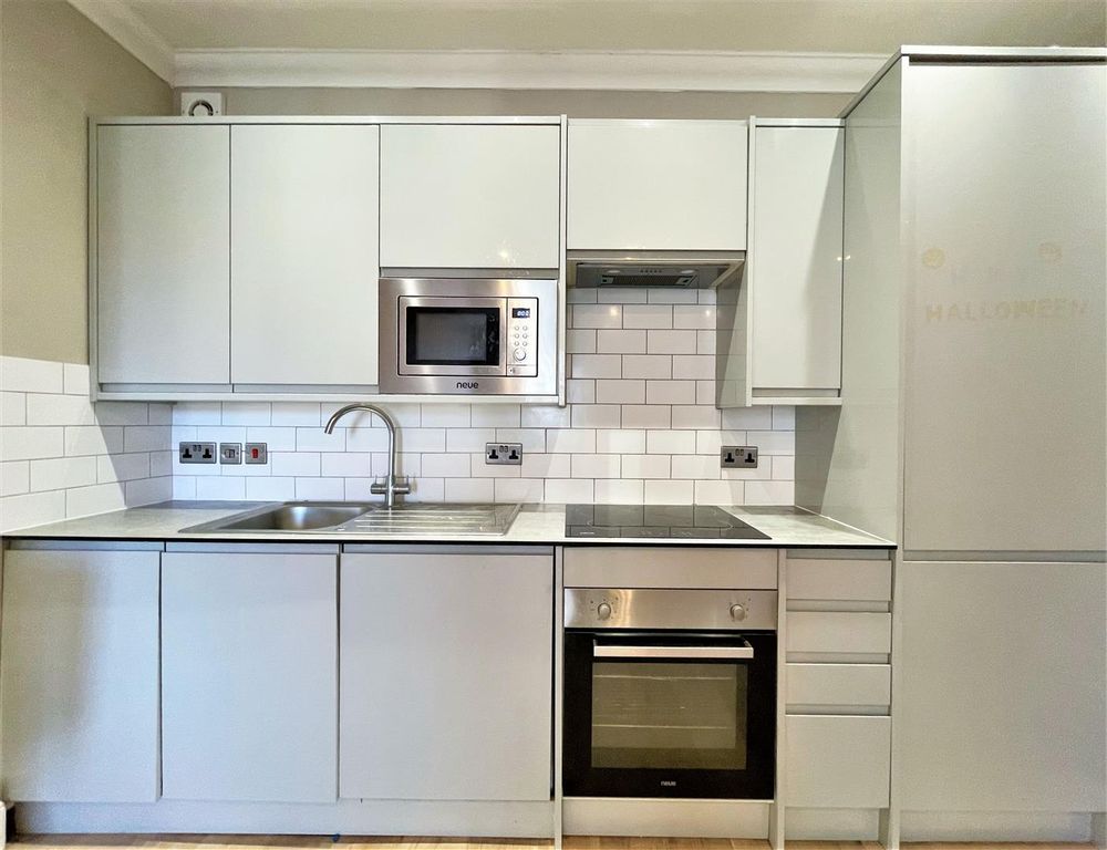 Property photo 1 of 6 Kitchen / Living Room