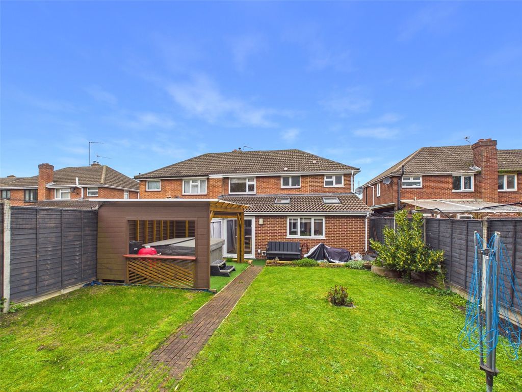 Property photo 1 of 28 Picture No. 23