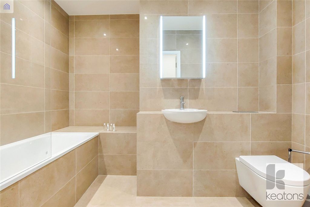 Property photo 3 of 8 Bathroom