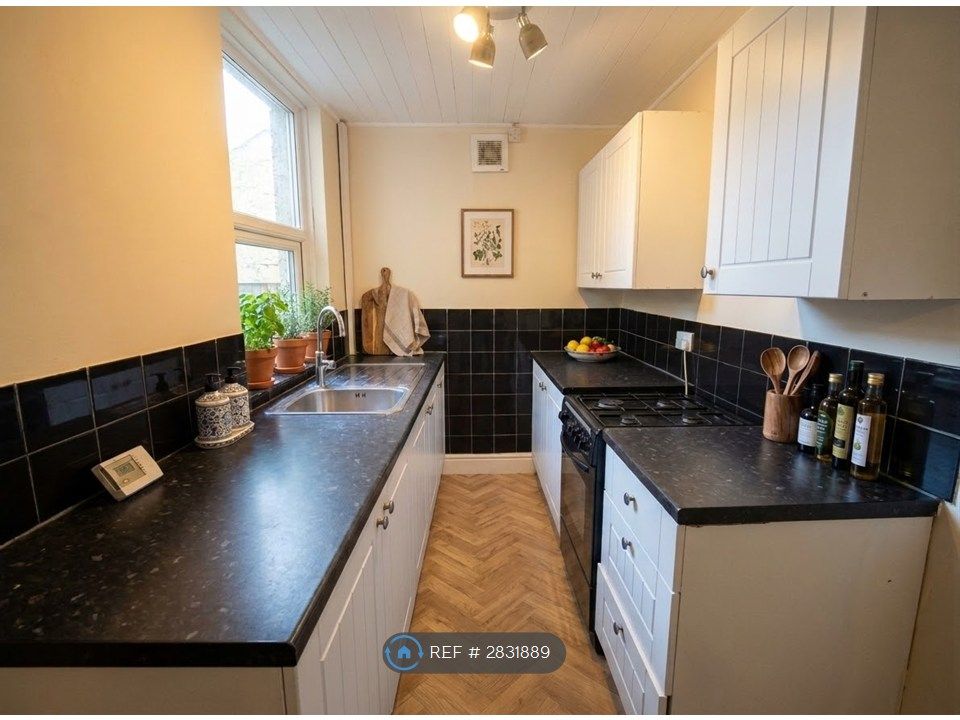 Property photo 3 of 6 Kitchen