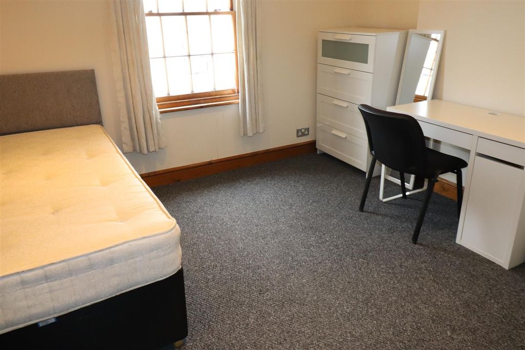 Property photo 3 of 7 41A Oxford (18).Jpg