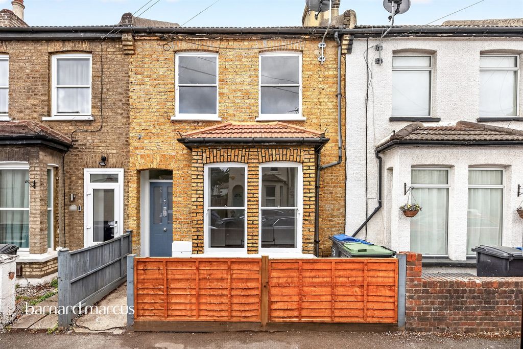 Property photo 1 of 18