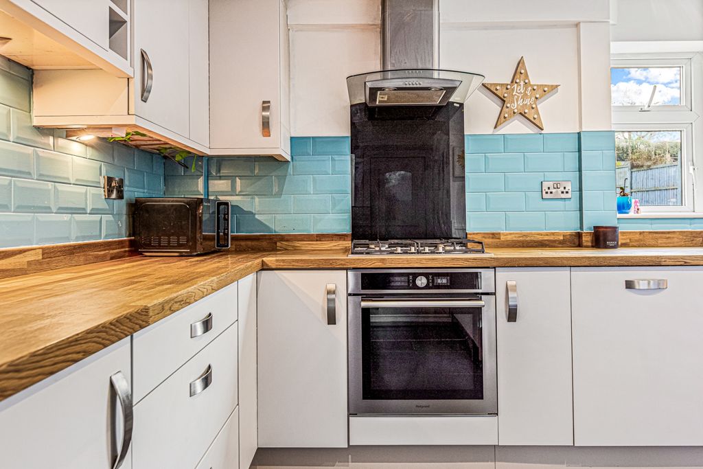 Property photo 3 of 13 Kitchen