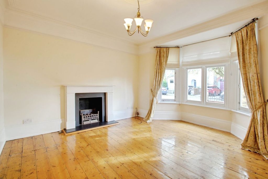 Property photo 2 of 24