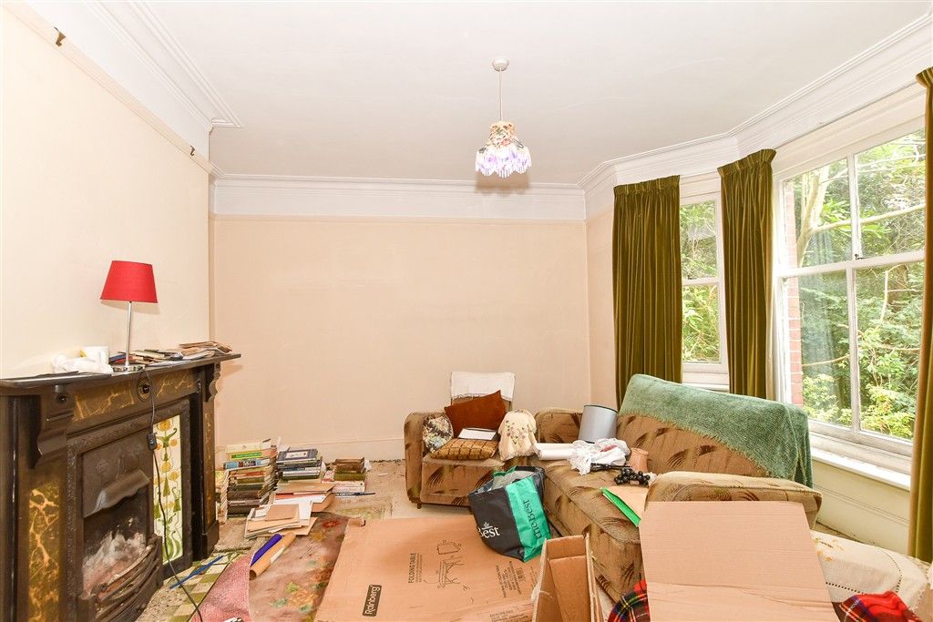 Property photo 3 of 14 Lounge