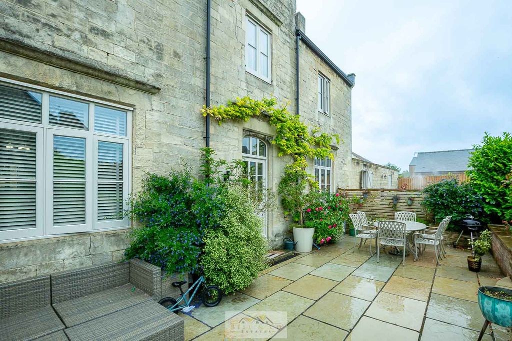 Property photo 2 of 38 Back Garden 1.3