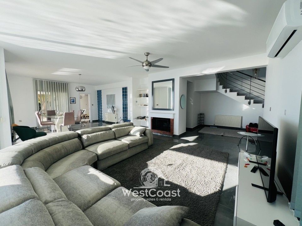 Property photo 3 of 23