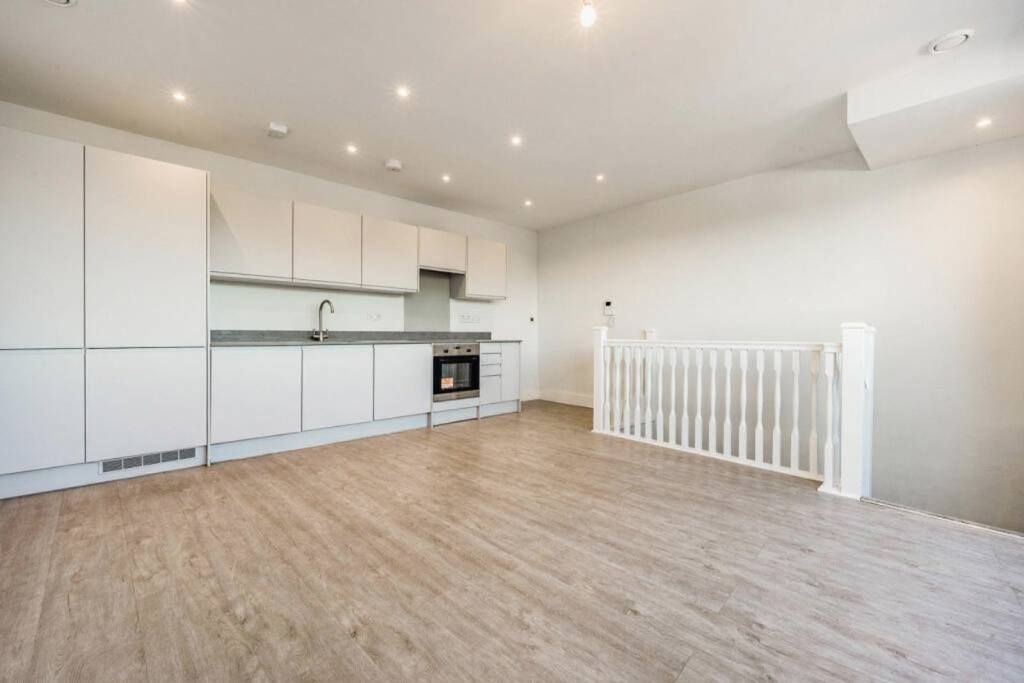 Property photo 3 of 6 Gallery