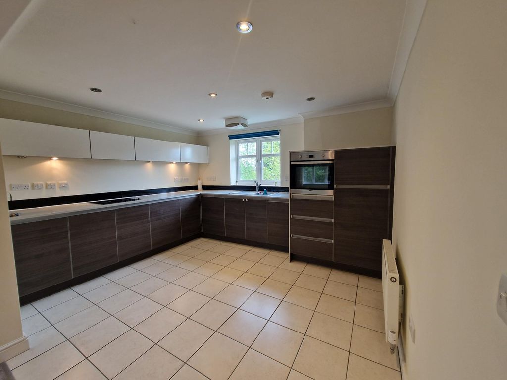Property photo 2 of 10 Kitchen