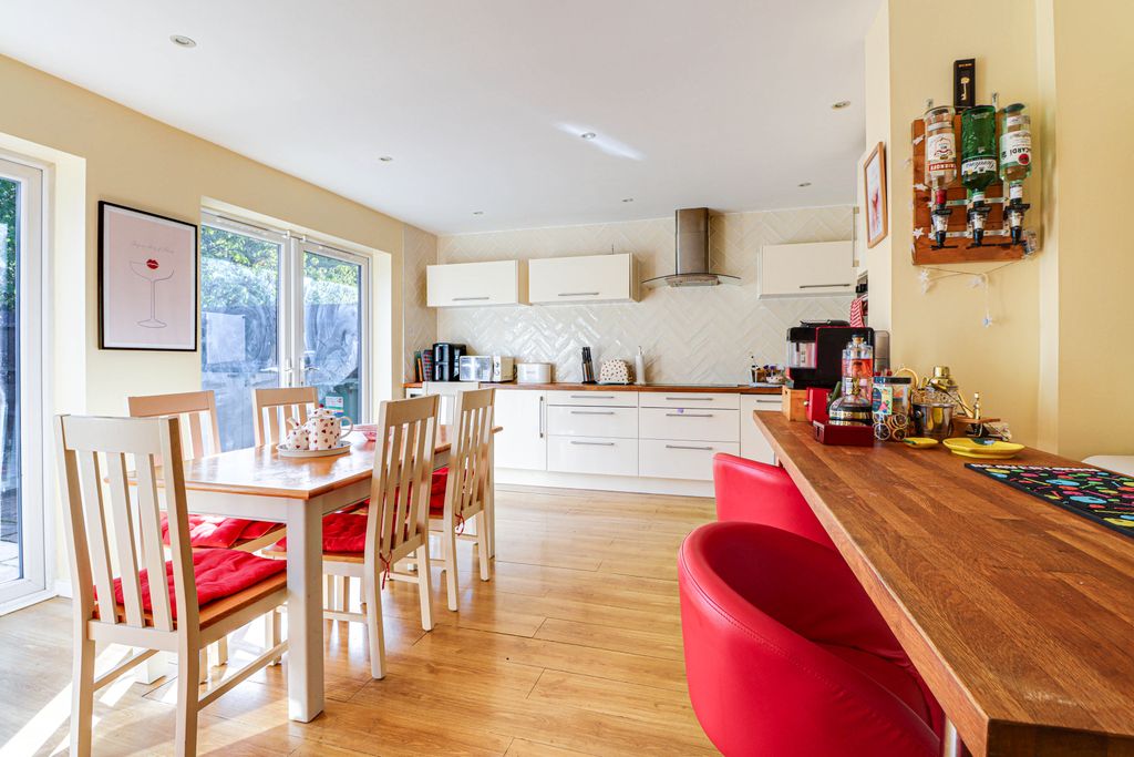 Property photo 3 of 20 Kitchen/Diner