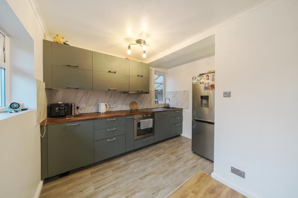 Property photo 3 of 28 Kitchen