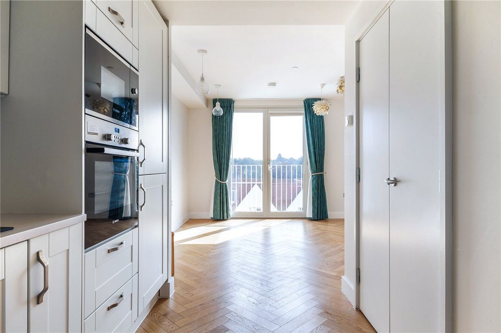 Additional image 7 of 1 bed flat for saleLeyton Road, Harpenden, Hertfordshire AL5