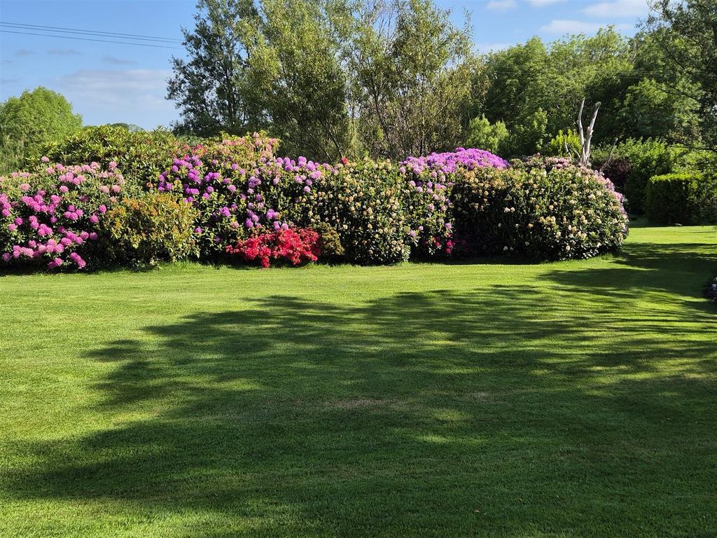 Property photo 2 of 27 Garden