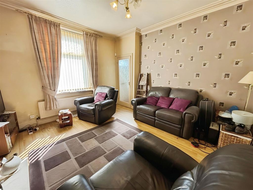 Property photo 2 of 14 Lounge
