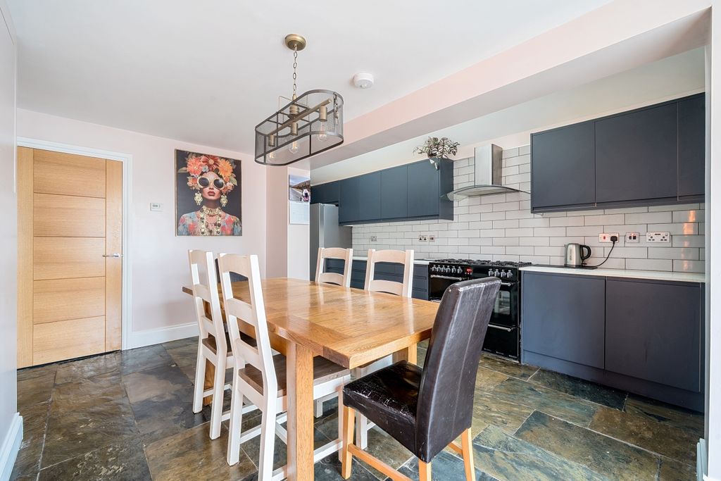 Property photo 2 of 19 1372011-8-6909E710A1303