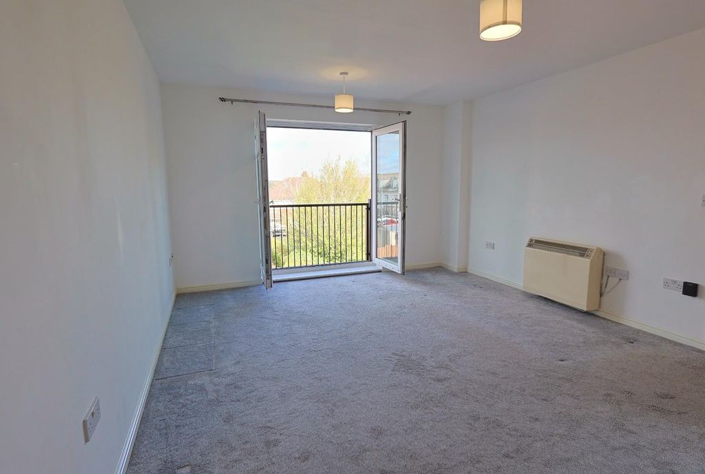 Property photo 2 of 12 Lounge