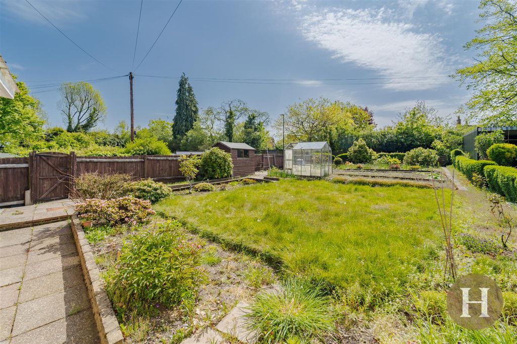 Property photo 2 of 22 Hadleigh Estate Agents-25.Jpg