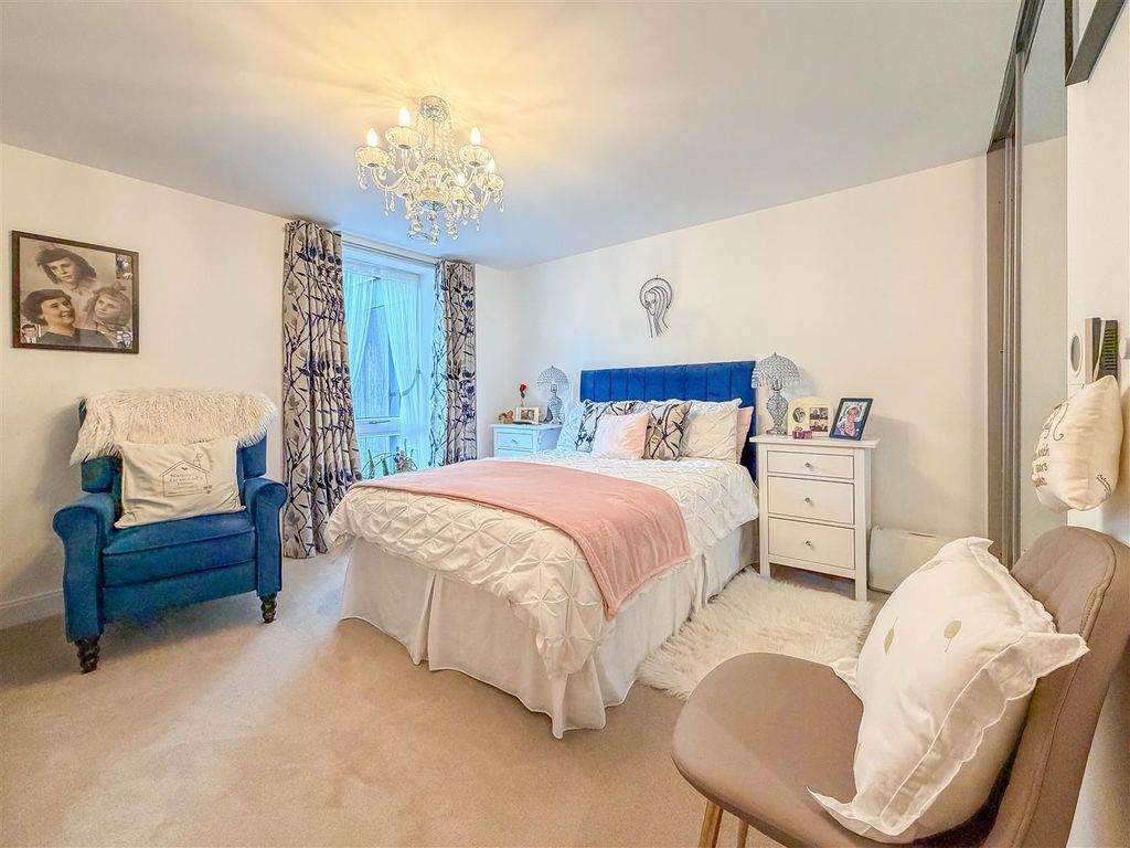 Additional image 16 of 2 bed flat for salePegs Lane, Hertford SG13