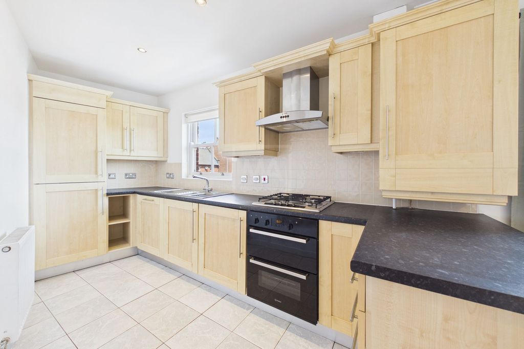 Property photo 3 of 7 Kitchen