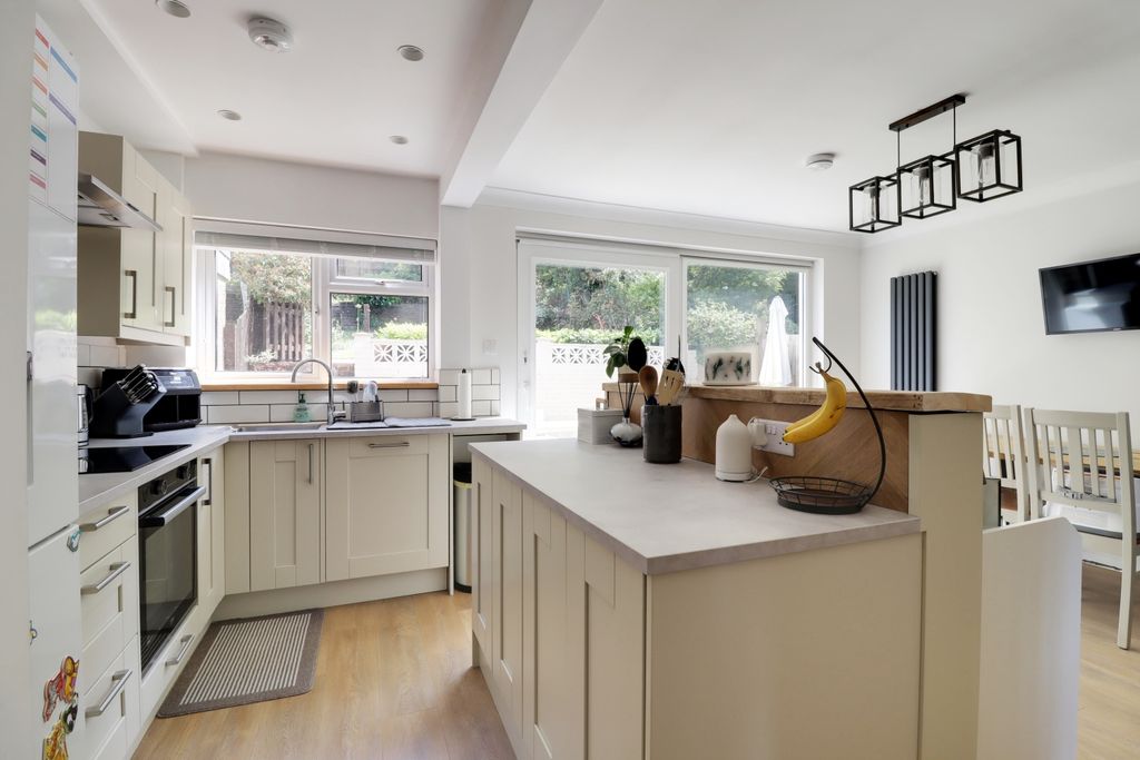 Property photo 3 of 12 Img_5469-Img_5471