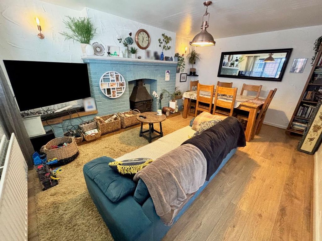 Property photo 2 of 26 Lounge