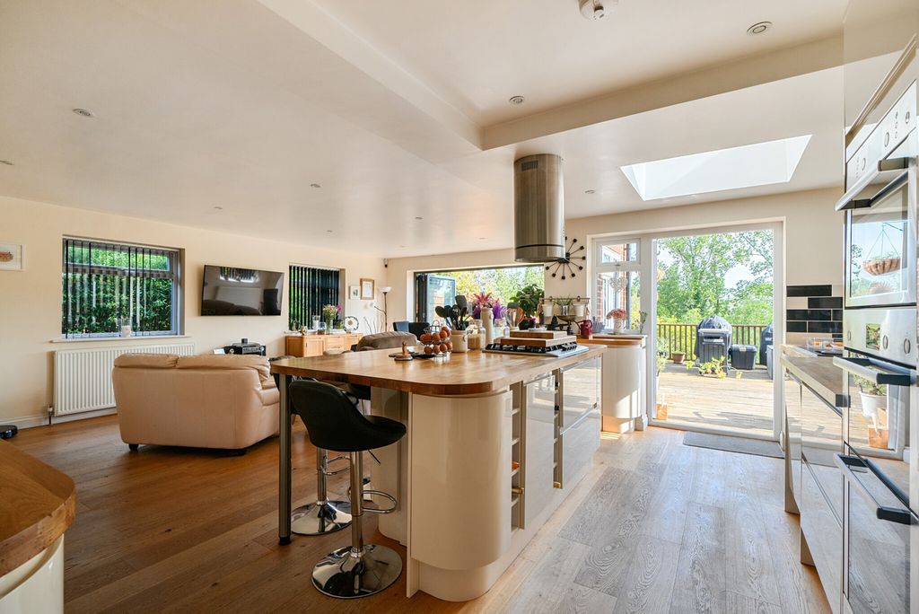 Property photo 2 of 33 1449779-7-69F0E8E...