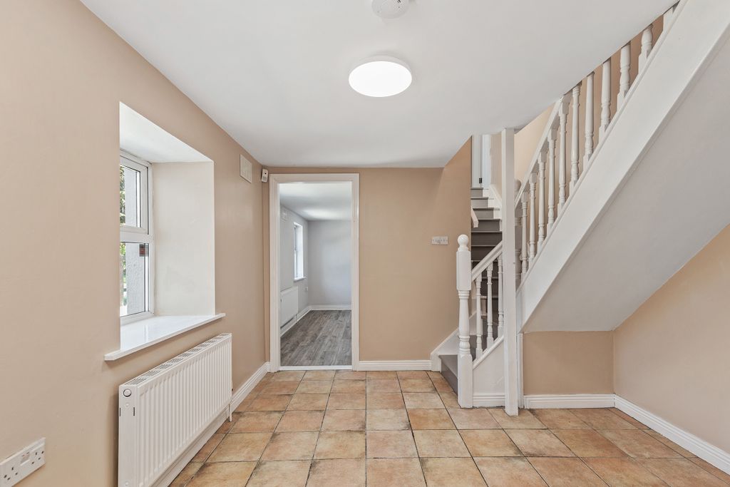 Property photo 3 of 32