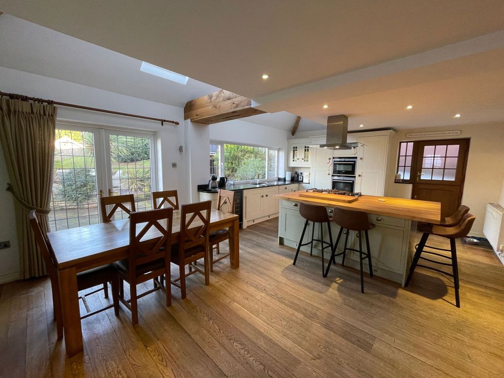 Property photo 3 of 33