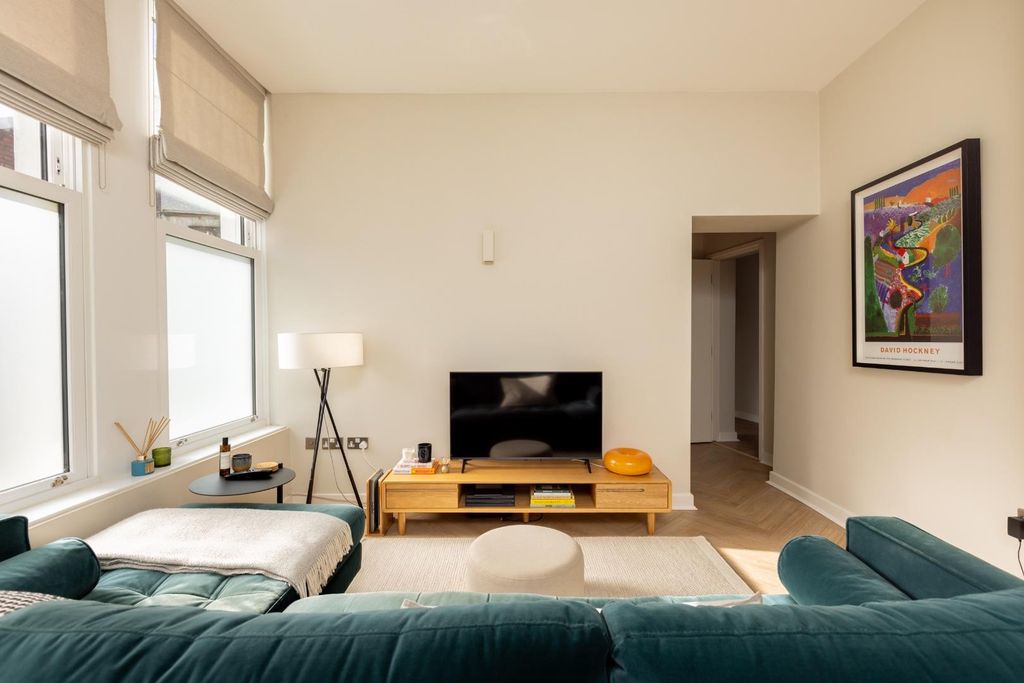 Property photo 1 of 19 Flat 1 The Bank-17.Jpg