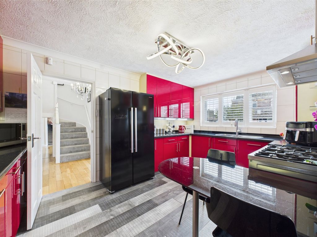 Property photo 3 of 32
