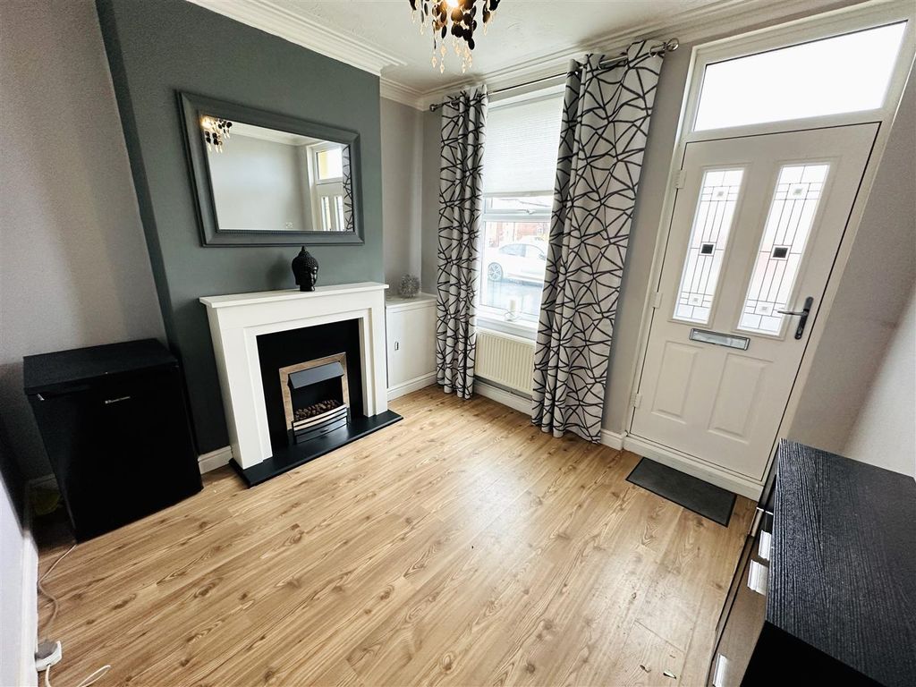 Property photo 2 of 10 Dining Room